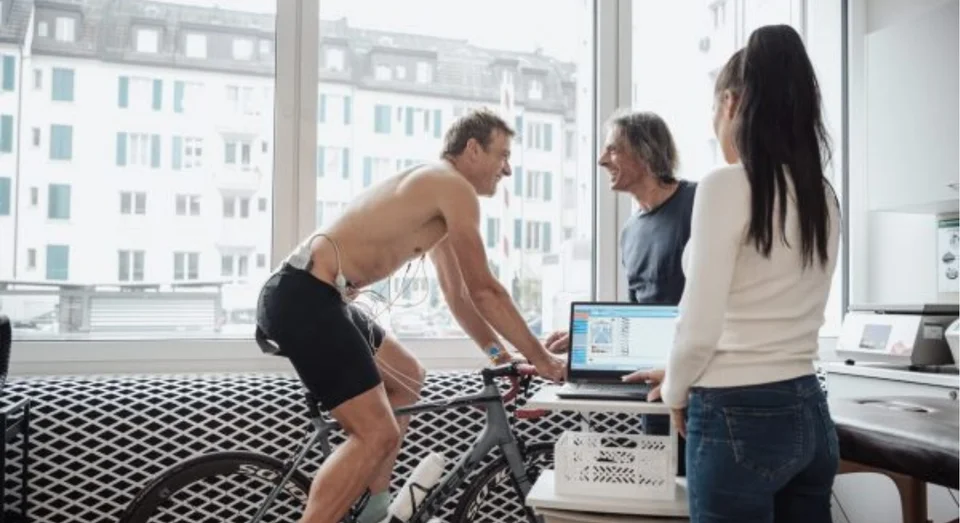Leistungsdiagnostik auf dem Fahrrad mit EKG in der Praxis